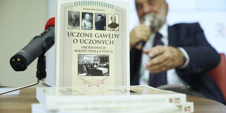 12.12.2024. Kielce. Bilbioteka UJK. Promocja książki profesora Adama Massalskiego - "Uczone gawędy o uczonych". Na zdjęciu: profesor Adam Massalski / Fot. Jarosław Kubalski - Radio Kielce