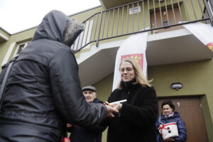 Nowe Jeziorany ukończone. Mieszkania od miasta otrzymały kolejne osoby - Radio Kielce