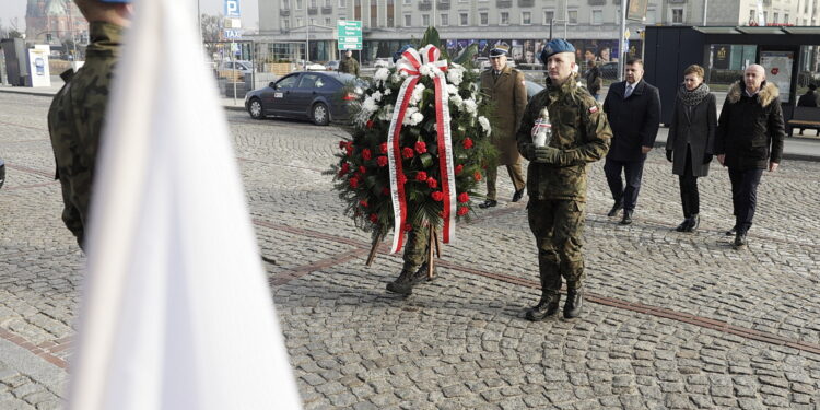 27.12.2024 Kielce. Złożenie wieńca pod Pomnikiem Niepodległości w Narodowy Dzień Zwycięskiego Powstania Wielkopolskiego / Fot. Jarosław Kubalski - Radio Kielce