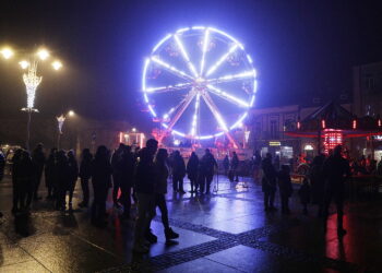 Zobacz panoramę miasta z koła młyńskiego