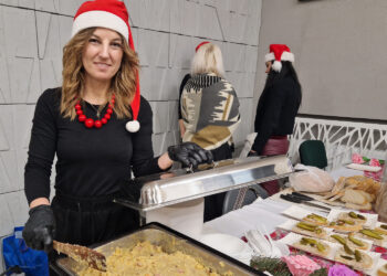 Koło Gospodyń i Gospodarzy Wiejskich w Brudzowie przygotowało na festiwal Folkowe Kolory Kultur w Kielcach wiele smakołyków, wśród nich była pyszna kapusta z grochem. / Fot. Marzena Smoręda