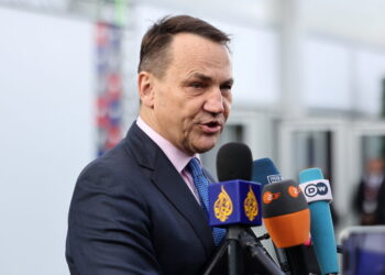 Sikorski o zamknięciu polskiego konsulatu w Petersburgu