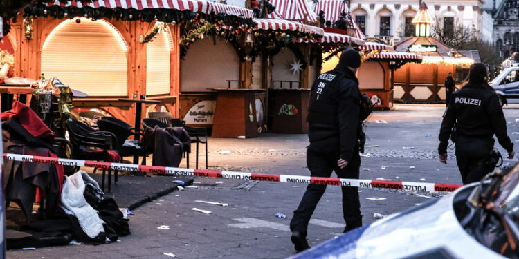 Tragedia w Niemczech. Samochód wjechał w grupę ludzi na jarmarku bożonarodzeniowym