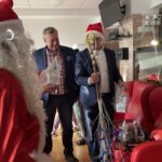 06.12.2024. Sandomierz. Szpital Specjalistyczny w Sandomierzu. Wizyta św. Mikołaja / Fot. Grażyna Szlęzak - Radio Kielce