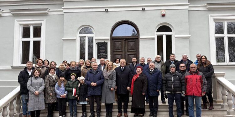 Chocimów. Odrestaurowany dworek / Fot. Gmina Kunów