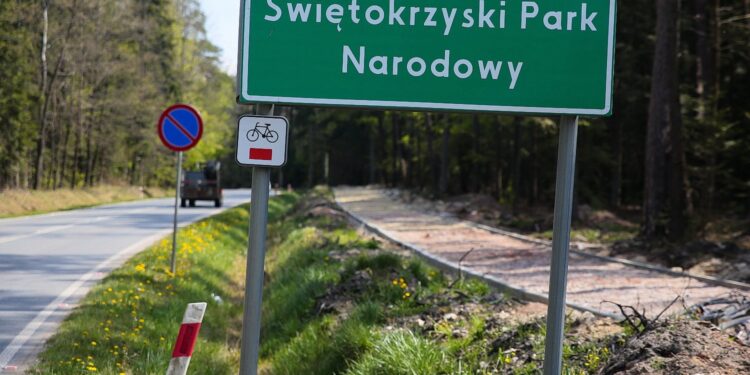 Turyści czekają na informację gdzie dobrze zjeść i co zobaczyć w Świętokrzyskiem