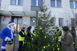 06.12.2024. Końskie. Odblaskowa choinka / Fot. Magdalena Galas-Klusek - Radio Kielce