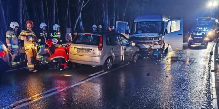 02.01.2025. Wypadek w Niekrasowie w gminie Osiek / Fot. PSP Staszów