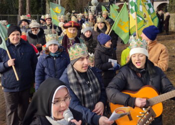 Oddali cześć Świętej Rodzinie, a później kolędowali