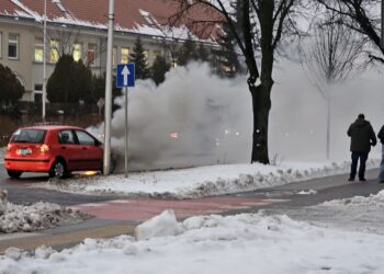 16.01.2025 Kielce. Pożar samochodu / Fot. Adrian Wolicki / Radio Kielce