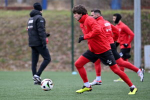 03.01.2025. Nowiny. Trening piłkarzy Korony Kielce. / Fot. Piotr Polak - PAP