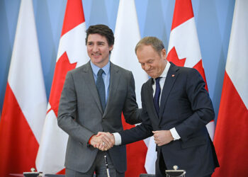 28.01.2025. Warszawa. Premier Donald Tusk (P) i premier Kanady Justin Trudeau (L) podczas spotkania w KPRM w Warszawie / Fot. PAP/Marcin Obara