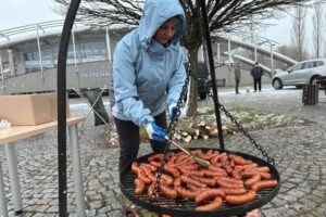 11.01.2024. Sandomierz. Przepłynięcie pław Wisły / Fot. Grażyna Szlęzak - Radio Kielce