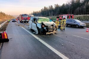 27.01.2025. Skarżysko-Kamienna. Trasa S7. Śmiertelny wypadek / Fot. mł. bryg. Daniel Kiełek - Straż Pożarna