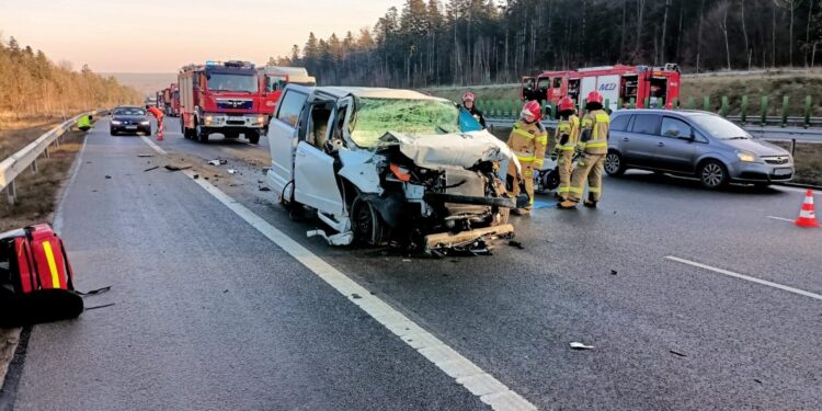 27.01.2025. Skarżysko-Kamienna. Trasa S7. Śmiertelny wypadek / Fot. mł. bryg. Daniel Kiełek - Straż Pożarna