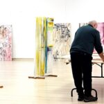 Poezja namalowana w Szklanym Domu - Radio Kielce Przygotowanie wystawy prac Ewy Wiśniewskiej-Zduniak „Stance” / Fot. Centrum Edukacji i Kultury "Szklany Dom" - Facebook