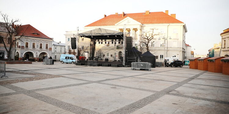 01.01.2025 Kielce. Rynek po zabawie sylwestrowej / Fot. Wiktor Taszłow - Radio Kielce