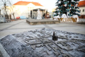 01.01.2025 Kielce. Rynek po zabawie sylwestrowej / Fot. Wiktor Taszłow - Radio Kielce