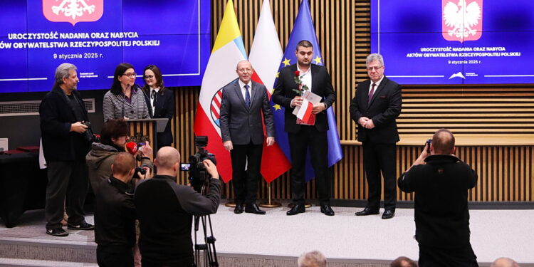 09.01.2025. Kielce. Uroczystość wręczenia aktów obywatelstwa polskiego / Fot. Wiktor Taszłow - Radio Kielce