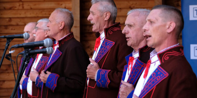 RYM SIĘ NIESIE PO POLU PO LESIE. „Jak chłop zbieroł betki ” [POSŁUCHAJ] - Radio Kielce
