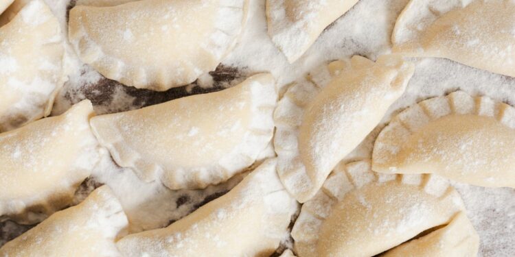 Pierożki nadziane śliwką z polewą orzechowo-miodową - Radio Kielce