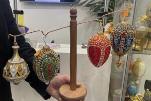 Bibeloty wzorowane na słynnych jajach Fabergé Leszka Szybiaka / Fot. Grażyna Szlęzak - Radio Kielce