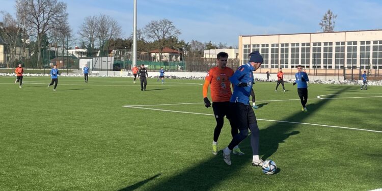 18.01.2025. Ostrowiec Św. Sparing KSZO 1929 - Stal Kraśnik / Fot. Kamil Król - Radio Kielce