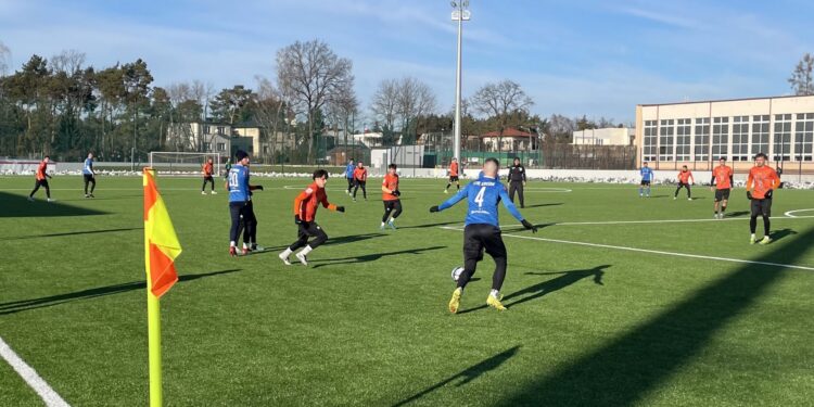 18.01.2025. Ostrowiec Św. Sparing KSZO 1929 - Stal Kraśnik / Fot. Kamil Król - Radio Kielce