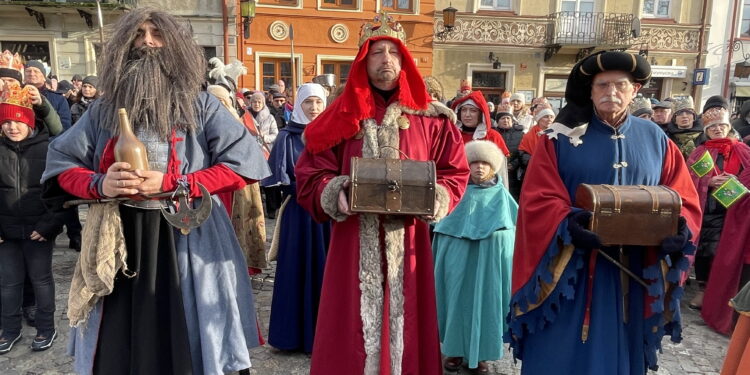 Trzej Królowie wyruszą na sandomierskie ulice - Radio Kielce 06.01.2025. Sandomierz. Święto Trzech Króli. / Fot. Grażyna Szlęzak - Radio Kielce