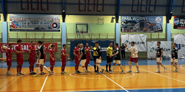 18.01.2025 Mecz GKS Nowiny - Futsal Team Brzeg  / Fot. Adrian Karwat - Radio Kielce