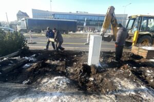 20.01.2025. Kielce. Ulica Żelazna. Budowa windy / Fot. Jarosław Kubalski - Radio Kielce