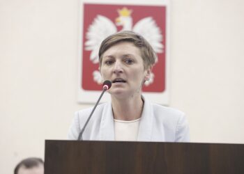 22.01.2025. Kielce. Nadzwyczajna sesja rady miasta. Na zdjęciu: Agata Wojda - prezydentka Kielc / Fot. Jarosław Kubalski - Radio Kielce