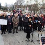 28.01.2025. Kielce. Plac Artystów. Świętokrzyscy działacze PiS zainaugurowali zbiórkę podpisów poparcia dla Karola Nawrockiego, kandydata na urząd prezydenta RP / Fot. Jarosław Kubalski – Radio Kielce