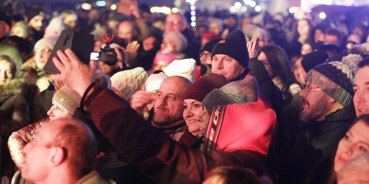 31.12.2024 Kielce. Rynek. Sylwester pod gwiazdami. Powitanie Nowego Roku 2025 / Fot. Jarosław Kubalski - Radio Kielce