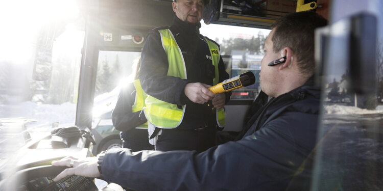 17.01.2025. Kielce. Kontrola autokarów / Fot. Jarosław Kubalski - Radio Kielce