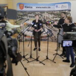17.01.2025. Kielce. Konferencja prasowa w sprawie Korony Kielce. Na zdjęciu (przemawia): Agata Wojda - prezydent Kielc / Fot. Jarosław Kubalski - Radio Kielce