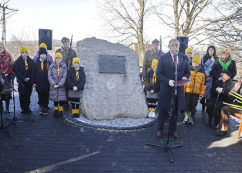 18.01.2025 Masłów Drugi. Uroczystości pod pomnikiem upamiętniającym ofiary zbrodni Hitlerowskich Niemiec pomordowane przez Kałmucki Korpus Kawalerii w czasie II wojny światowej/ Fot. Jarosław Kubalski - Radio Kielce