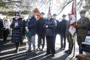 Masłów Drugi. Uroczystości pod pomnikiem upamiętniającym ofiary zbrodni Kałmuckiego Korpusu Kawalerii - Radio Kielce