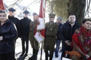 Masłów Drugi. Uroczystości pod pomnikiem upamiętniającym ofiary zbrodni Kałmuckiego Korpusu Kawalerii - Radio Kielce