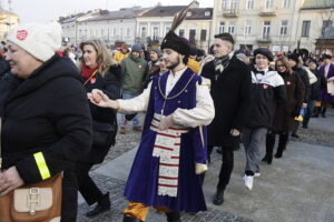 Licytacje, występy, bicie rekordu w liczbie osób tańczących poloneza. WOŚP w Kielcach - Radio Kielce