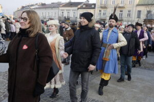 Licytacje, występy, bicie rekordu w liczbie osób tańczących poloneza. WOŚP w Kielcach - Radio Kielce