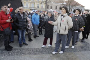 Licytacje, występy, bicie rekordu w liczbie osób tańczących poloneza. WOŚP w Kielcach - Radio Kielce