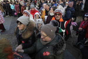 Licytacje, występy, bicie rekordu w liczbie osób tańczących poloneza. WOŚP w Kielcach - Radio Kielce