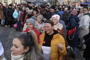 Licytacje, występy, bicie rekordu w liczbie osób tańczących poloneza. WOŚP w Kielcach - Radio Kielce