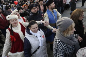 Licytacje, występy, bicie rekordu w liczbie osób tańczących poloneza. WOŚP w Kielcach - Radio Kielce