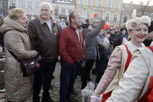 Licytacje, występy, bicie rekordu w liczbie osób tańczących poloneza. WOŚP w Kielcach - Radio Kielce