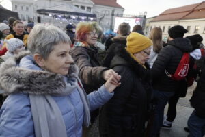 Licytacje, występy, bicie rekordu w liczbie osób tańczących poloneza. WOŚP w Kielcach - Radio Kielce