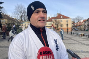 01.01.2025. Sandomierz. Noworoczny trening karate. / Fot. Na zdjęciu Krzysztof Ostrowski. / Grażyna Szlęzak - Radio Kielce