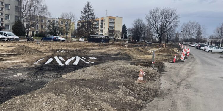 Sandomierz. Miejsce, w którym powstaną parkingi / Fot. Grażyna Szlęzak - Radio Kielce