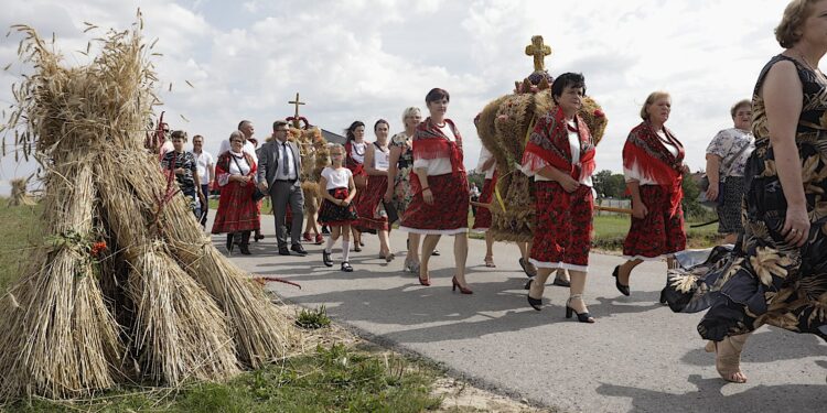 28.08.2022. Górno. Dożynki powiatu kieleckiego i gminy Górno. / Fot. Jarosław Kubalski - Radio Kielce.